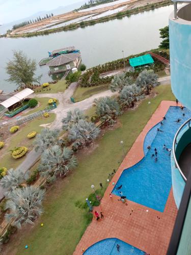 Glossy Marina Homestays Room Type - Suite with Pool View