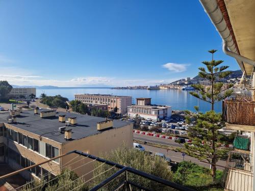 Incroyable T2 plein de charme avec balcon vue mer à l'entrée d'Ajaccio