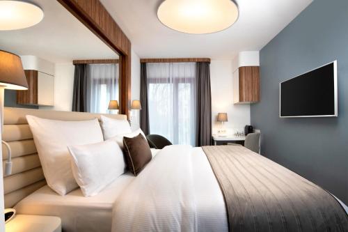 Metropolis Design Hotel - image 5