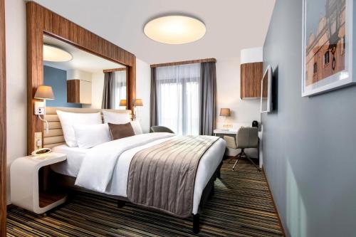 Metropolis Design Hotel - image 6