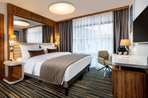 Metropolis Design Hotel - image 7