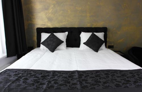 Sara's Boutique Hotel - image 2