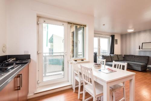 Modern Spacious 3 Bedroom City Centre Apartment - Free Parking - Private Balcony, Edinburgh (fotografie 6)