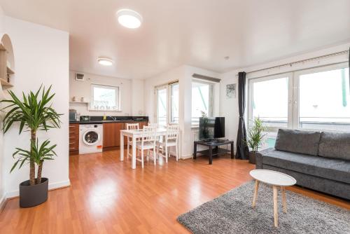 Modern Spacious 3 Bedroom City Centre Apartment - Free Parking - Private Balcony, Edinburgh (fotografie 2)