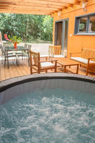 Gyógyfürdő, Domaine en Terre Happy in Labastide-de-Virac
