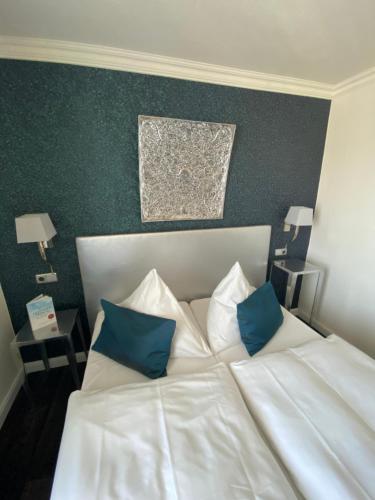 Standard Double Room image 8