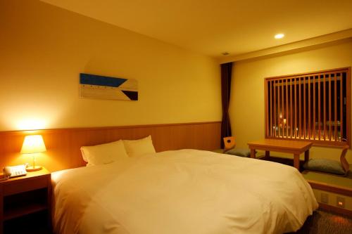 Double Room with Tatami Area and Park View