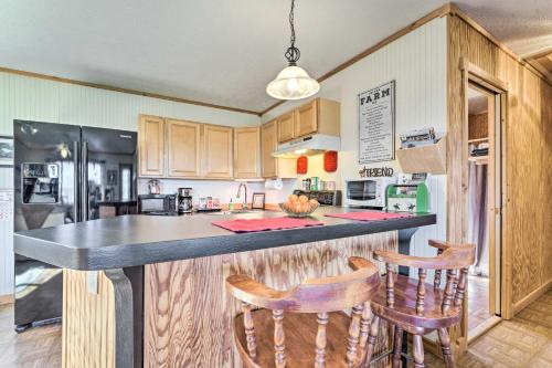 Cabin at LambFarm Horses with Fire Pit and Deck