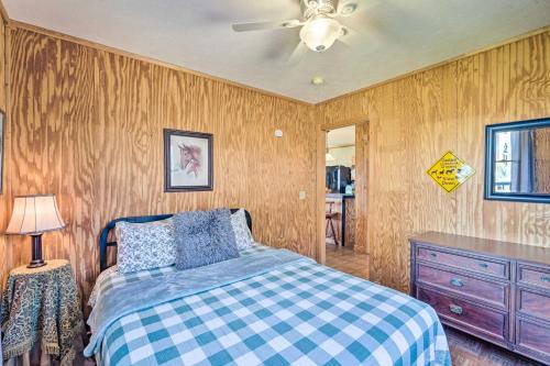 Cabin at LambFarm Horses with Fire Pit and Deck