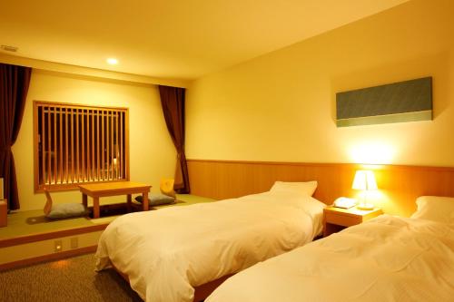 Single Room with Tatami Area and Park View