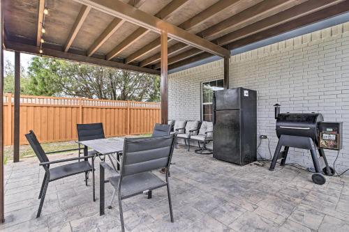 Cozy Texas Gulf Coast Vacation Rental with Patio!