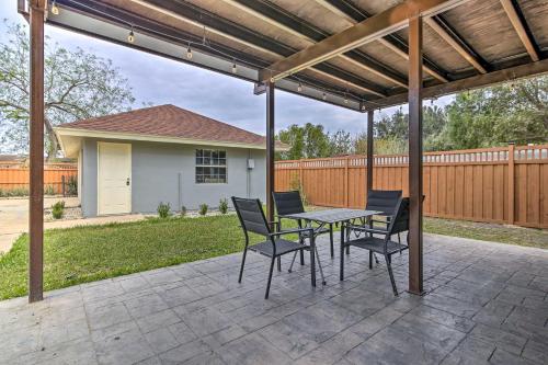 Cozy Texas Gulf Coast Vacation Rental with Patio!