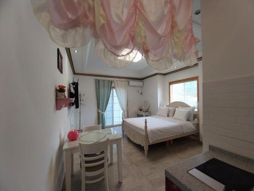 Another World Pension Room Type - Double Room 102