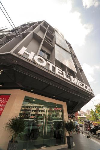 Entree, Hotel Mezzo in Cheras