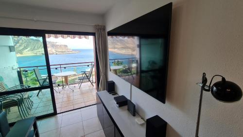 DELUXE 3 Rooms74m2,TRANSFE-R inc! SEAVIEW on AMADORES,2 heatPOOLs, PARKING, 600 MB,Dishwasher,2Lift,,3 BEACHes