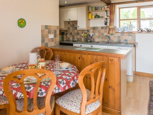 Frankaborough Farm Holiday Cottages - image 9