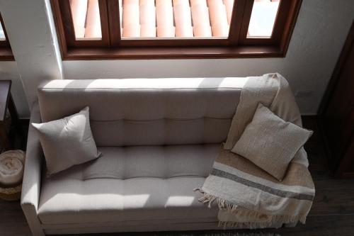 2 bedrooms, 9 beds