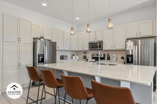 12 Bedrooms- 11,5 Bathrooms- Solterra 6052 Bd in Davenport, USA