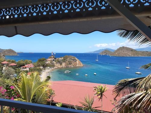 Bungalow mérou waliwa vue idyllique sur la baie des Saintes