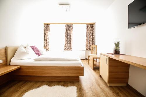 1 queen bed