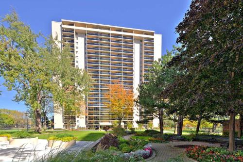 Spacious 3 Bdr, 2 Full-Bath, 2 Balcony Condo with amenities