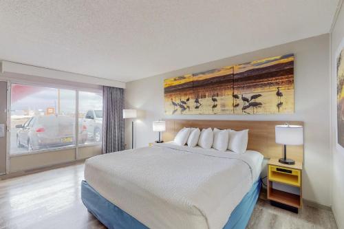 Days Inn by Wyndham Socorro - image 8