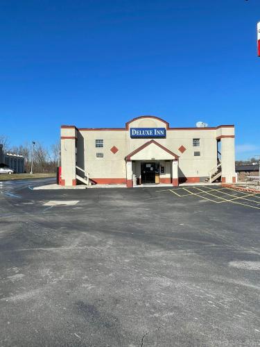 DELUXE INN - image 7