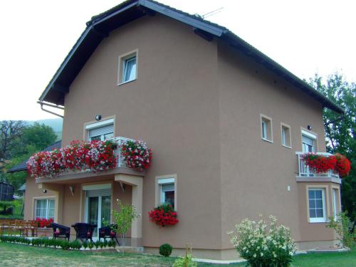  Rooms Magdić, Pension in Korenica bei Bunić