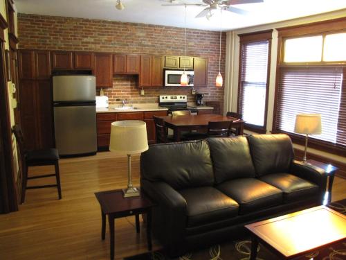 Tawsty Flower - Haines Suites & Cottages - image 2