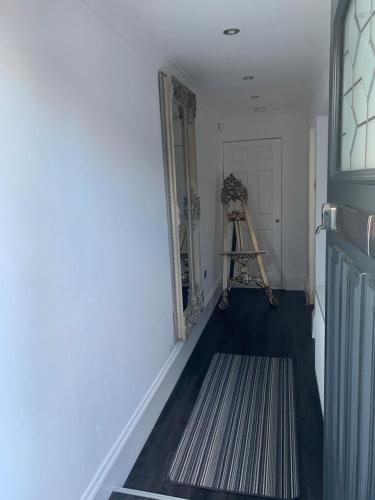 Wychwood A Beautiful Country Style Bungalow in แบรนด์ แฮทช์