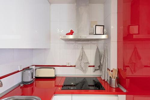 Bonito, Práctico y muy bien comunicado (Bonito, Practico y muy bien comunicado) in موراتالاز