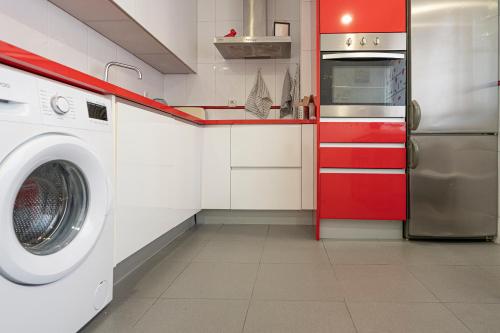 Bonito, Práctico y muy bien comunicado (Bonito, Practico y muy bien comunicado) in موراتالاز