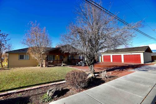 Luxurious 5 bedroom w pool table