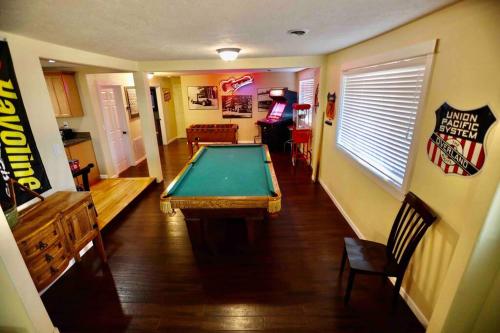 Luxurious 5 bedroom w pool table