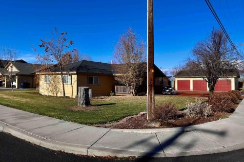 Luxurious 5 bedroom w pool table