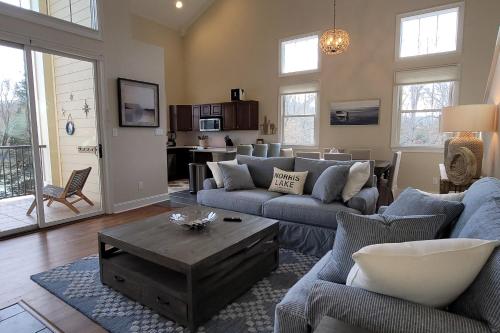 Lakeshore Living in Andersonville, USA