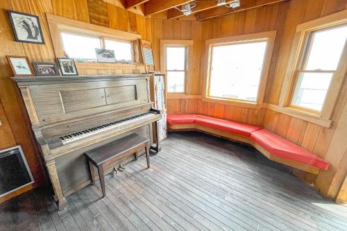 Erie Street Retreat in Ocean Bay Park, USA