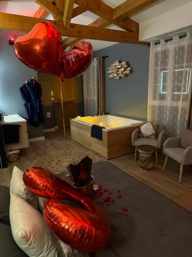 Guestroom, Mas Hinaiti - Suite romantique avec Spa et ecran geant de cinema in Ovalie