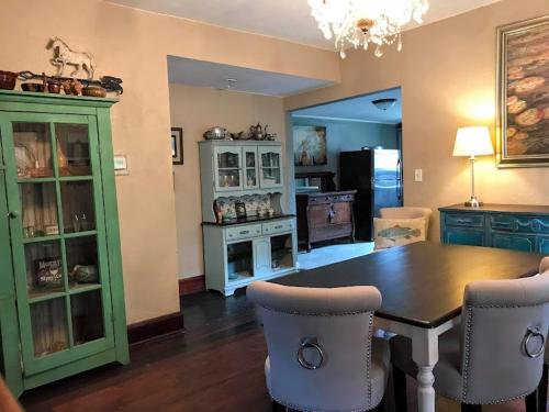 Iekārtas, Spacious 5BR Home in Downtown Historic District in Vistula (IN)