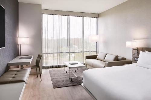 Corner King, Guest room, 1 King, Sofa bed, Corner room