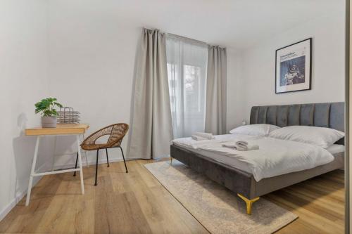 2 BR Apt Steps to Nivy Station, Bratislava (fotografie 4)
