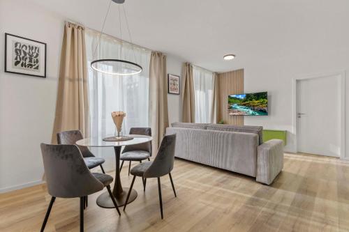 2 BR Apt Steps to Nivy Station, Bratislava (fotografie 3)