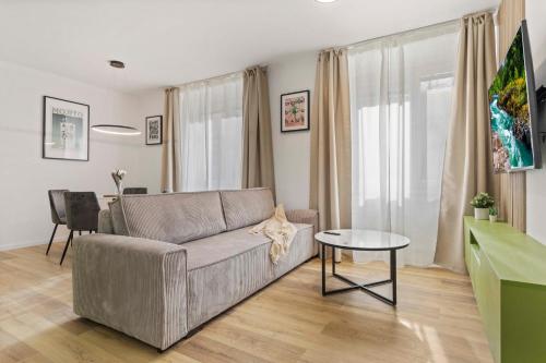 2 BR Apt Steps to Nivy Station, Bratislava (fotografie 7)
