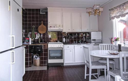 Kitchen, Awesome home in Nynshamn with 2 Bedrooms in Nynashamn