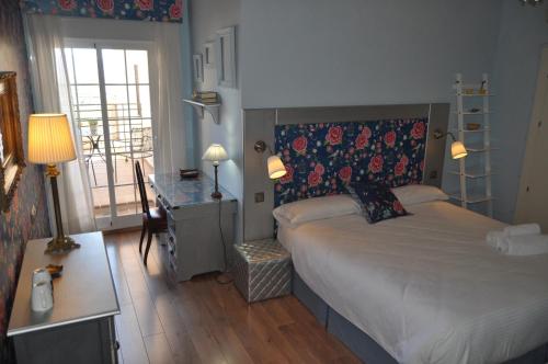 Junior Suite with Balcony image 2