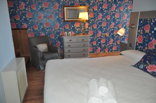 Junior Suite with Balcony image 1