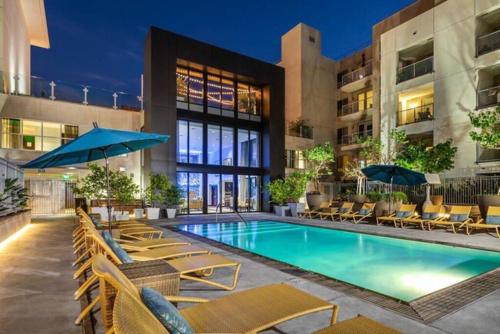 Studio: WeHo: Pool, Parking, Gym