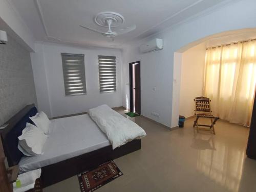 Best homestay in 706, Vrindavan sector 6c, Lucknow, Uttar Pradesh with professional service