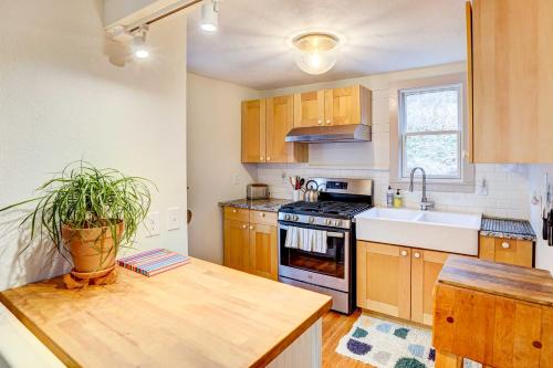 Historic Saugerties Home with Deck River Views! in Saugerties, USA