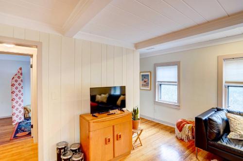 Historic Saugerties Home with Deck River Views! in Saugerties, USA